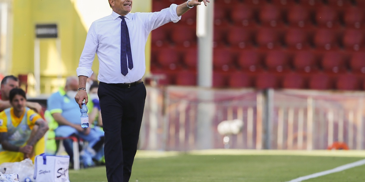 Semplici: "Restare al Cagliari?  Non penso ci siano problemi"
