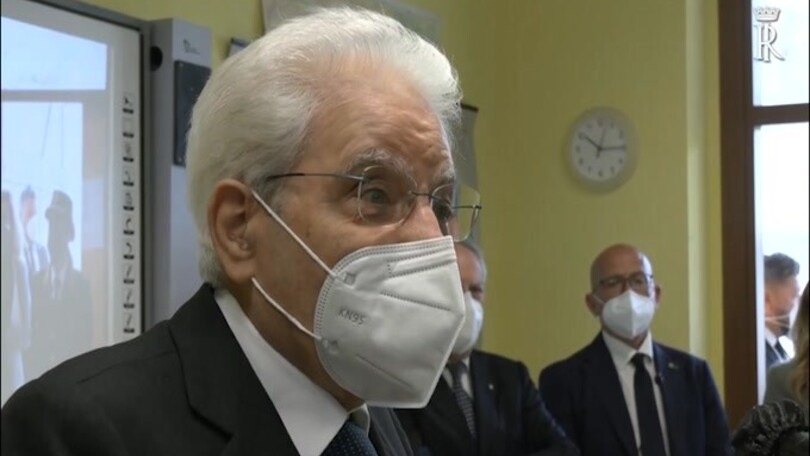 Mattarella: "Io sono vecchio, ancora 8 mesi poi posso riposare"