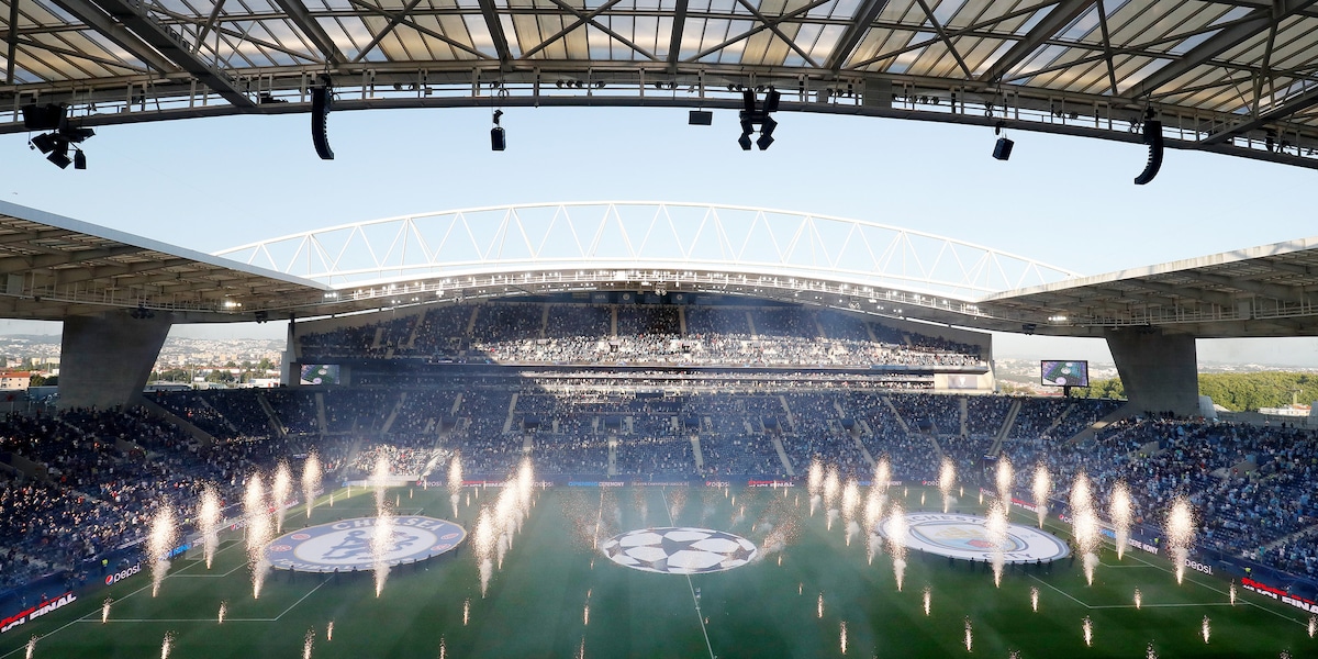 Champions, City-Chelsea si apre con lo show dei fuochi d'artificio