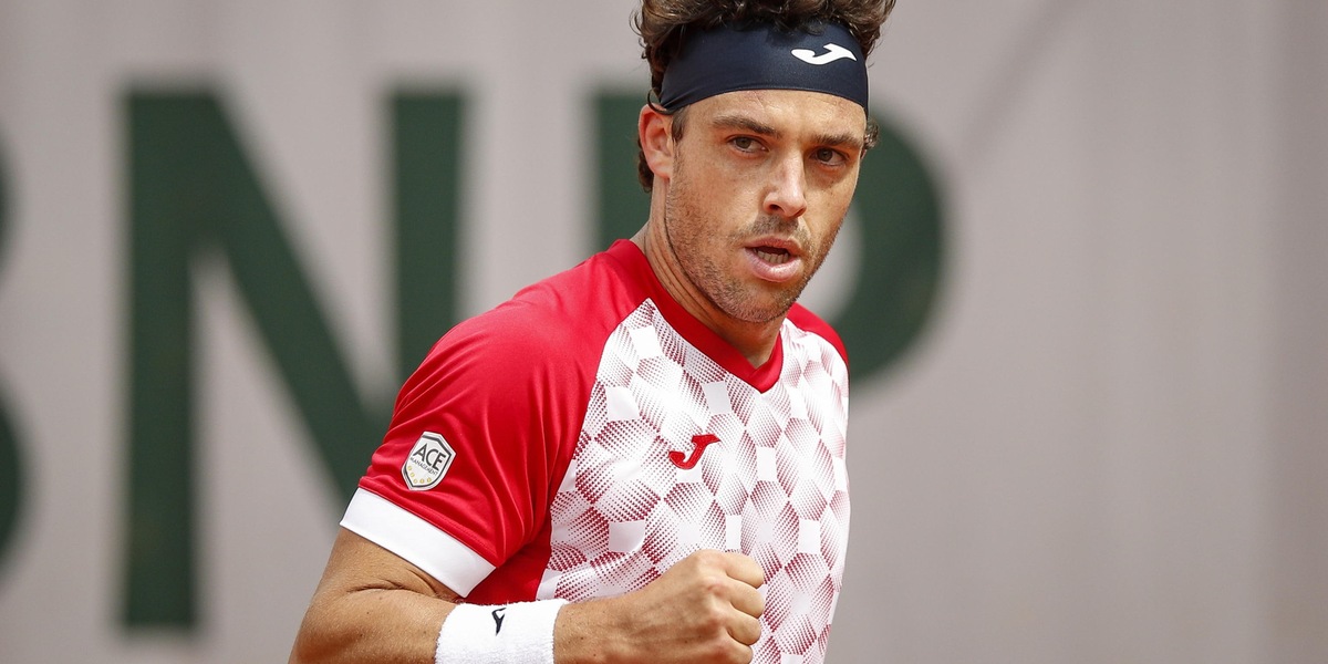 Roland Garros, Musetti vince il derby con Cecchinato e vola agli ottavi