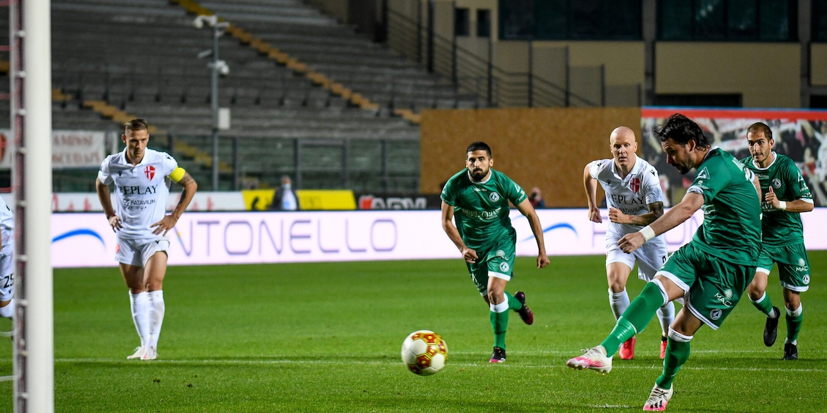 Playoff Serie C, l'Avellino acciuffa il Padova e Mandorlini si infuria