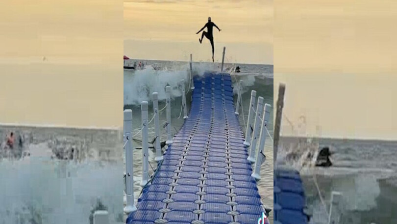 Provateci voi ad attraversare il ponte fluttuante sull’Oceano Pacifico