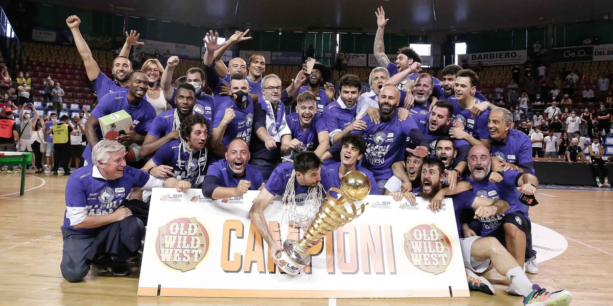 Napoli in A1 dopo 13 anni: battuta Udine in finale playoff