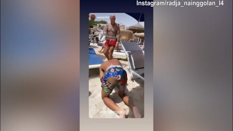 Nainggolan il burlone: ecco lo scherzo all'amico