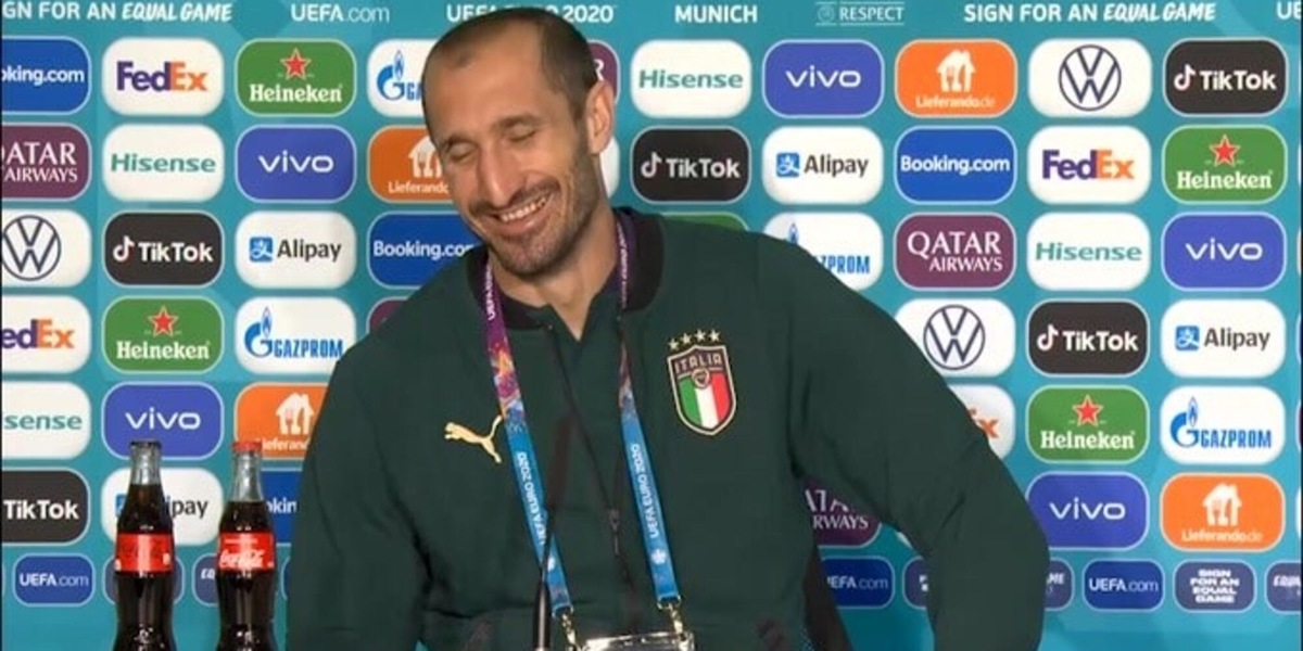 Chiellini: "Io svincolato come Messi? Siamo entrambi mancini"