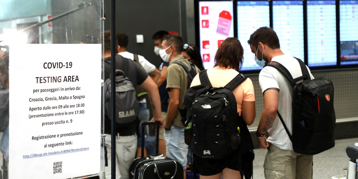 Coronavirus, il bollettino: 932 nuovi casi e 22 morti