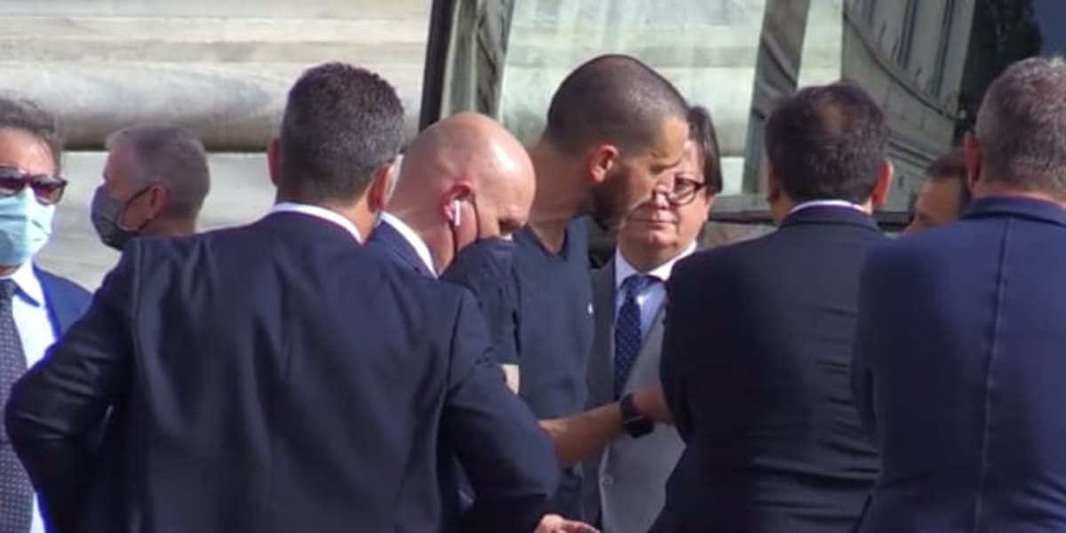 Bonucci discute con la polizia: il retroscena sulla sfilata VIDEO