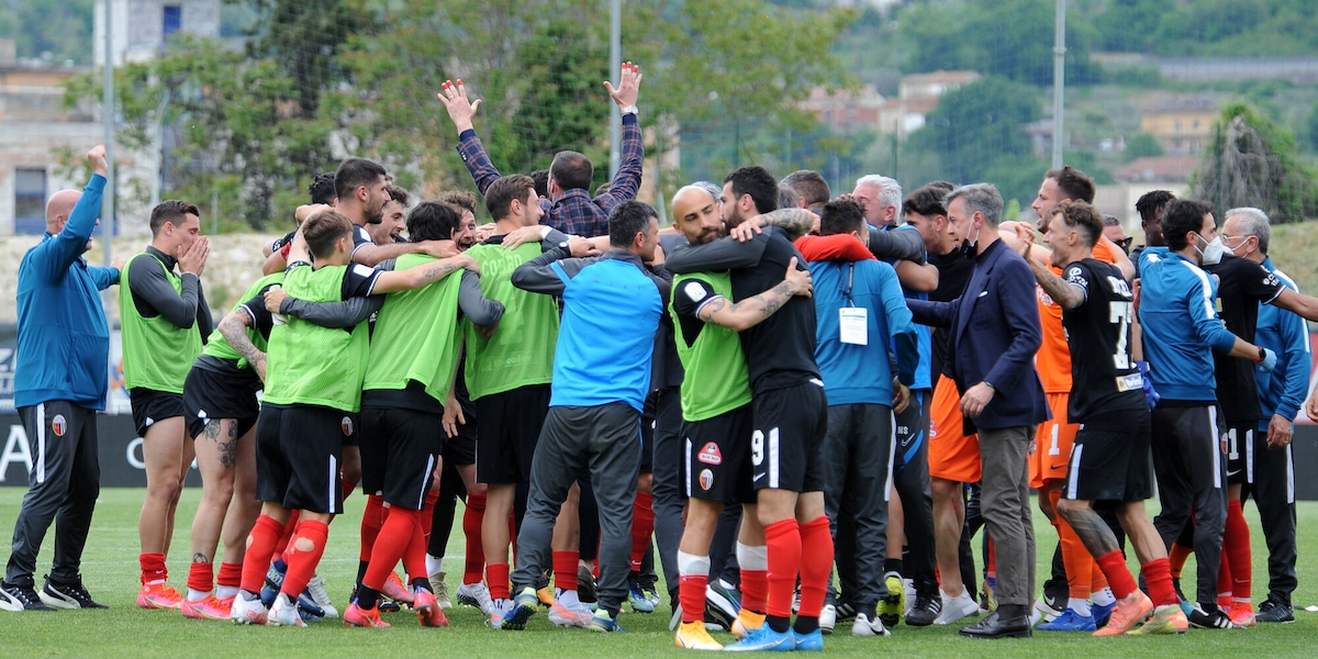 Calciomercato Serie B, Ascoli: Fiorani rinnova ma va al Teramo