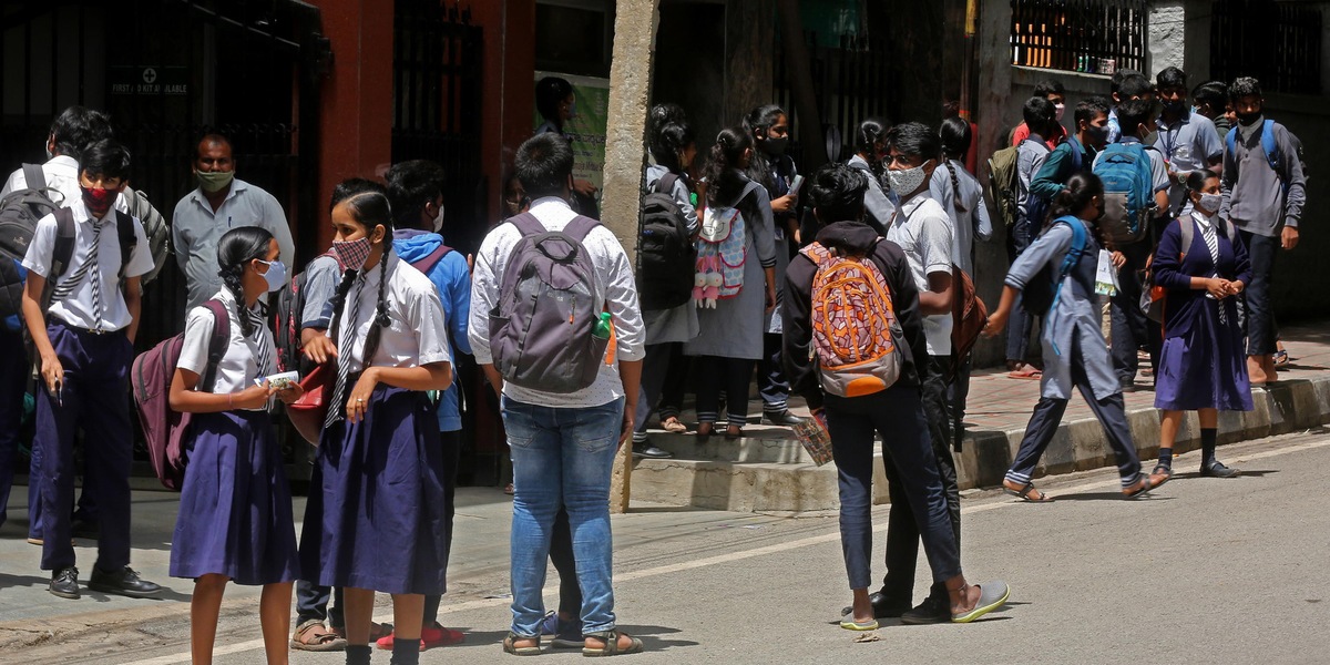 India, non solo Covid: primo decesso per influenza aviaria