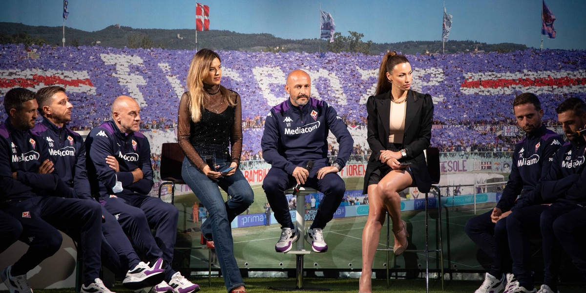 Italiano e il suo staff si presentano ai tifosi della Fiorentina