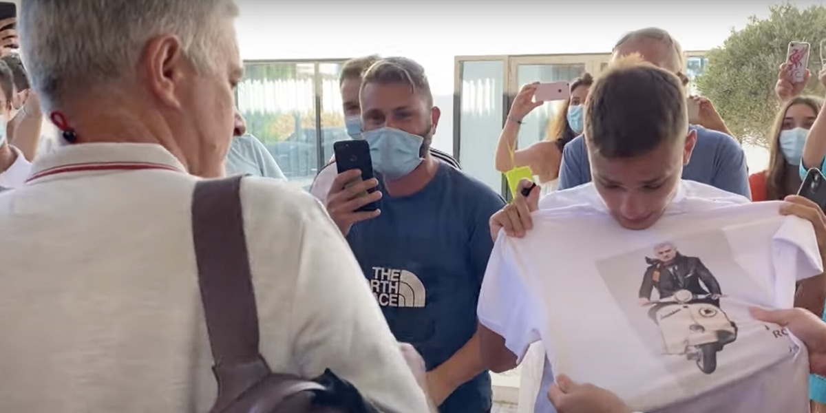 Roma pazza di Mourinho: ecco la frase del tifoso a José fuori dall'hotel