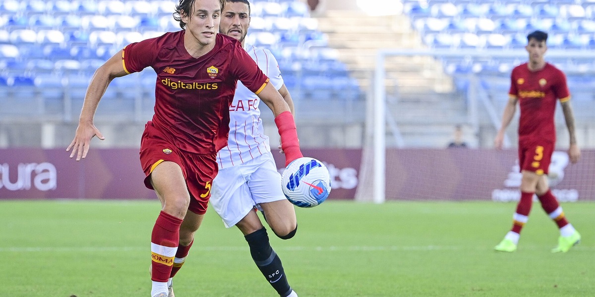 Roma, Bove: "Il mio futuro non è scritto, lavoro con Mourinho per migliorare"