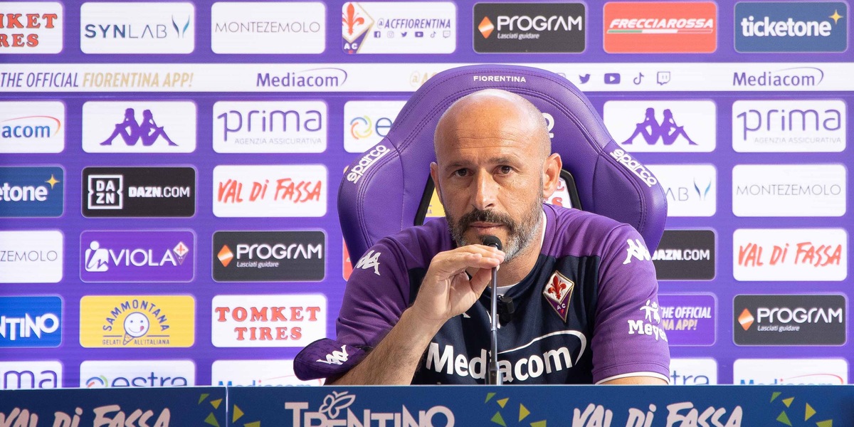 Italiano esalta Vlahovic: "Sta bene e ha in testa solo la Fiorentina"