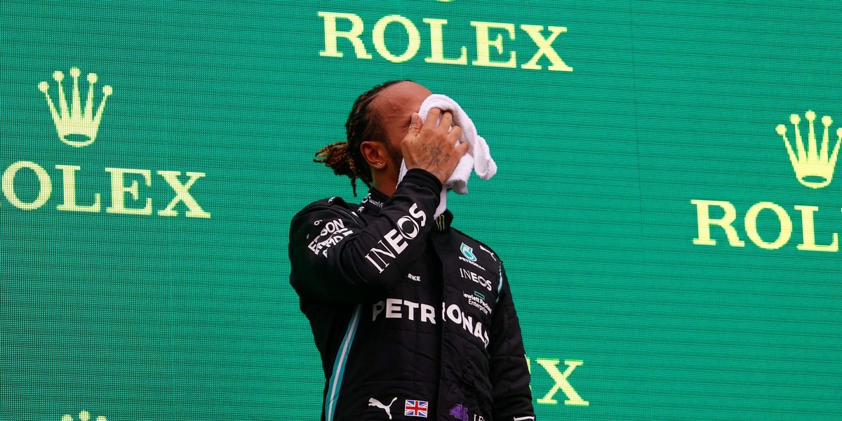 F1, Hamilton in difficoltà: "Penso che gli effetti del Covid siano persistenti"