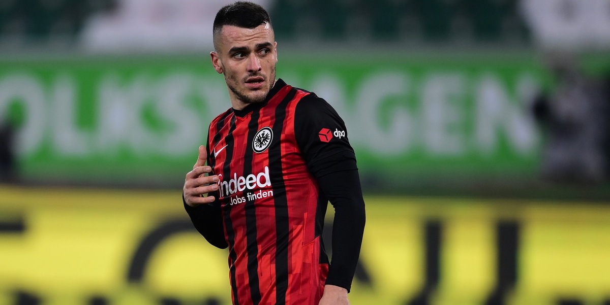 Lazio, i tifosi a Kostic: “Vieni!”. E i like di Milinkovic…
