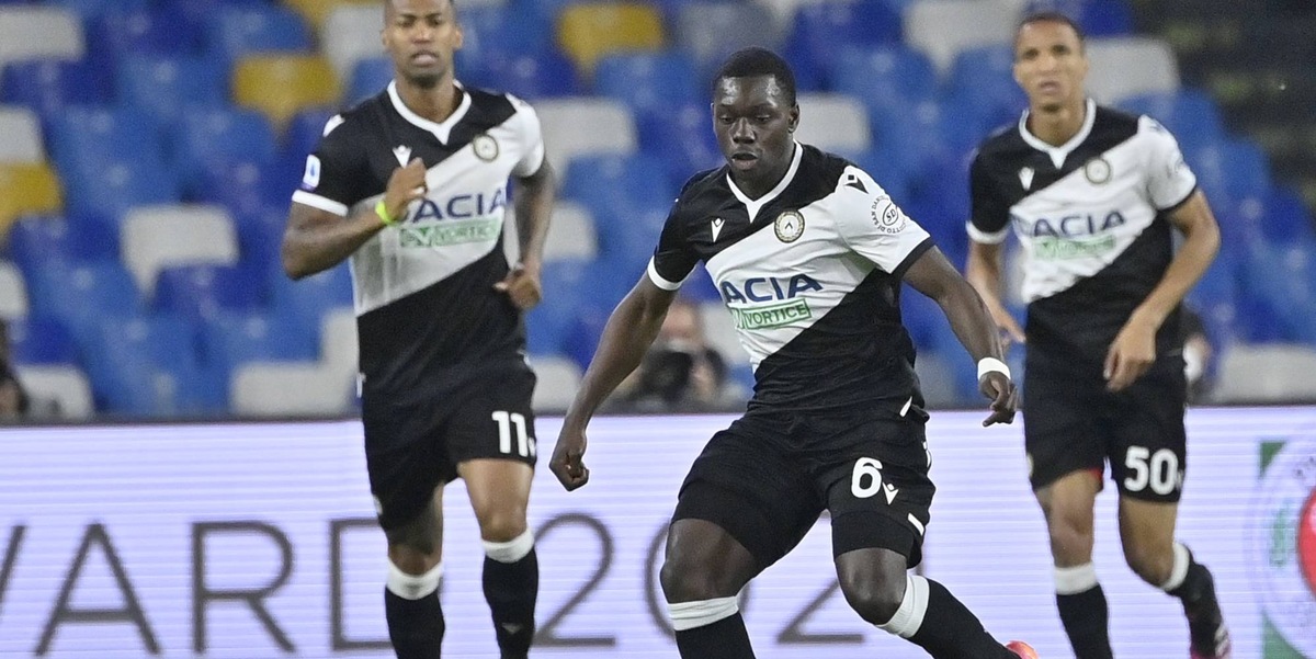 Udinese, la prima maglia del 2021/22 ha tessuto in plastica riciclata