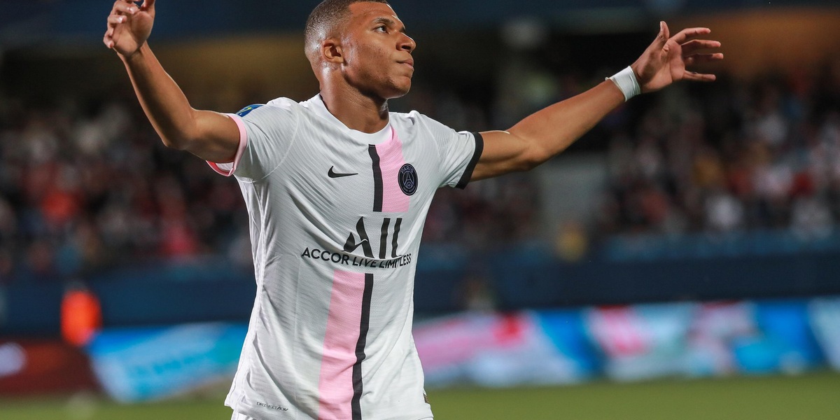 "Real Madrid, offerta da 120 milioni per strappare Mbappé al Psg"
