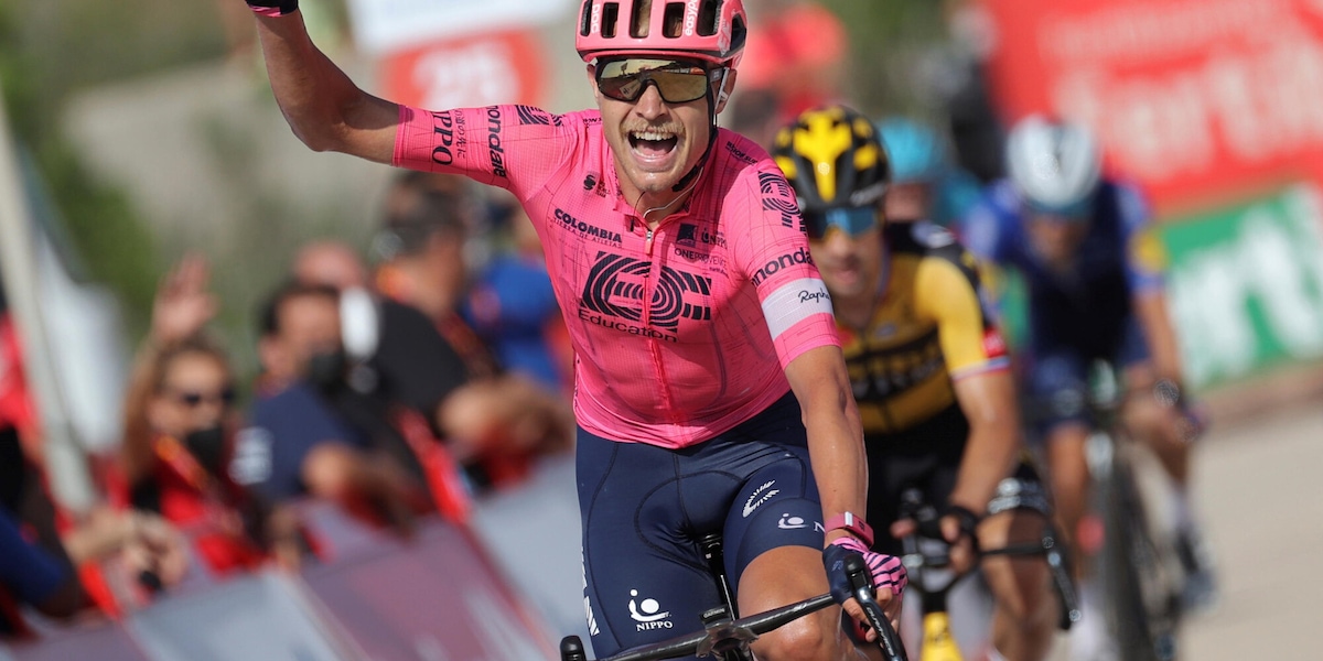 Vuelta, sesta tappa a Cort Nielsen. Roglic in rosso