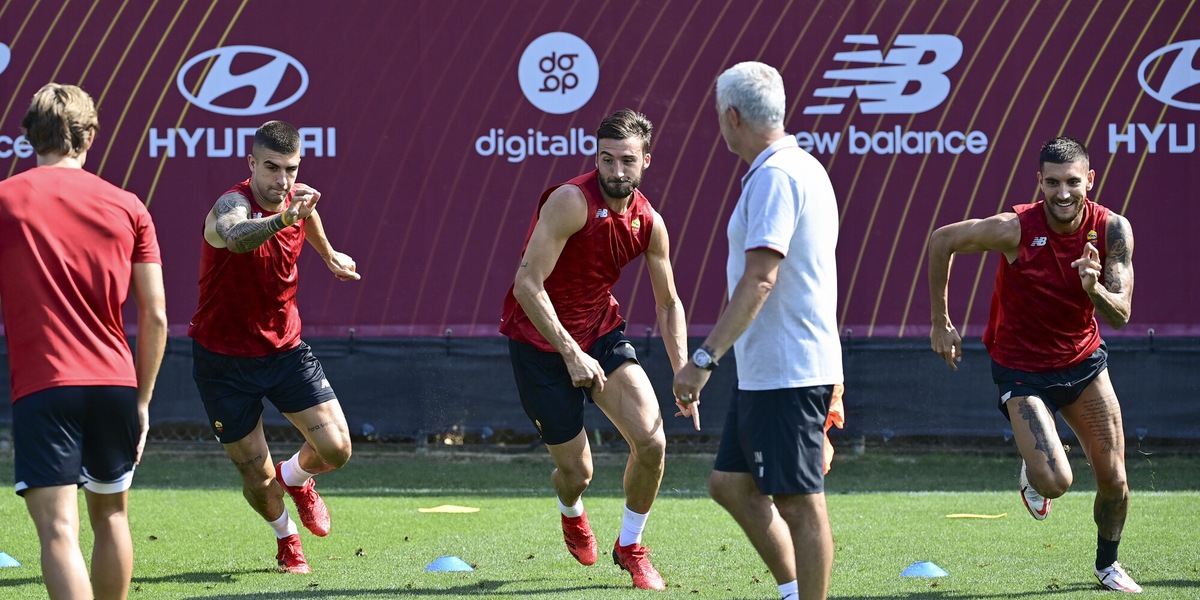 Roma, gli agenti di Mancini e Cristante a Trigoria: colloqui per i rinnovi