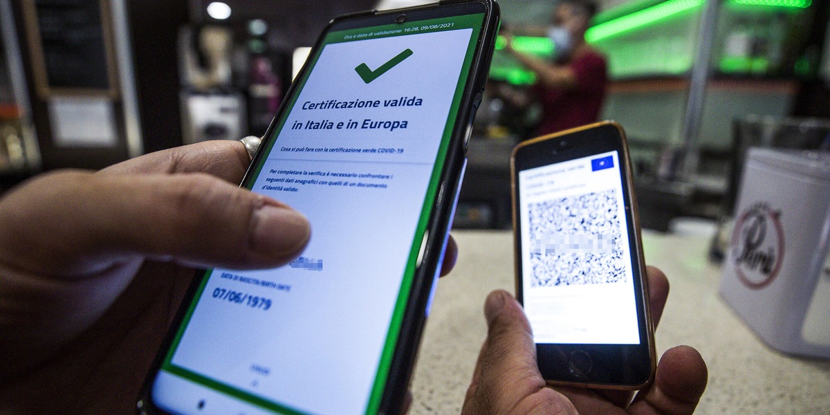 Green pass, durata allungata a 12 mesi. La Sicilia in zona gialla