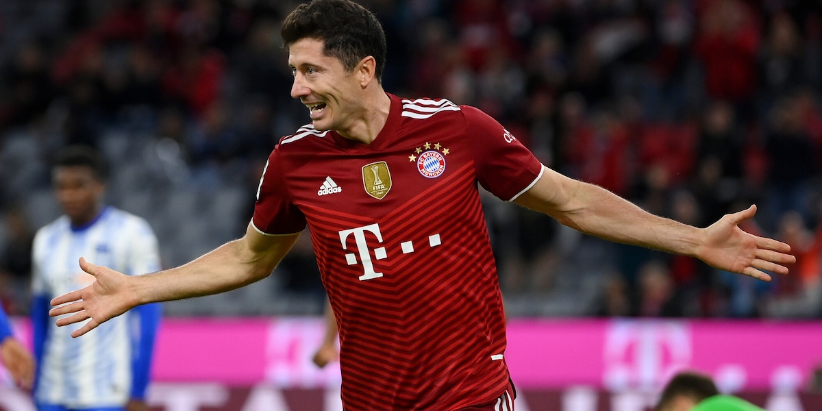 Schick-gol nel poker del Bayer. Tripletta di Lewandowski all'Hertha