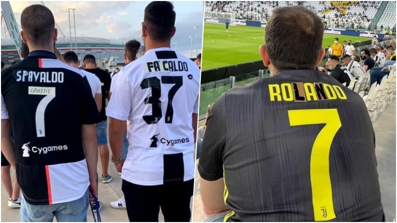 I tifosi della Juve allo stadio con le maglie modificate di Ronaldo