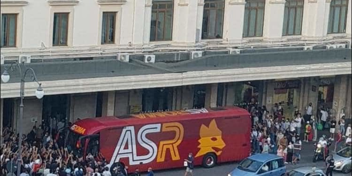 L'arrivo della Roma a Salerno