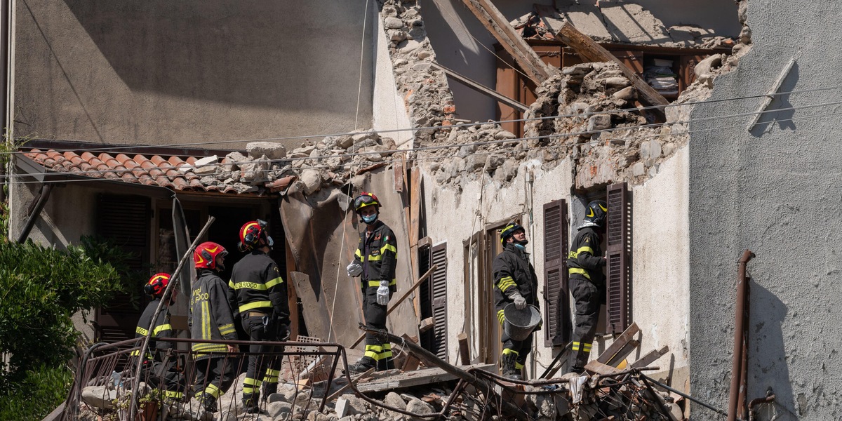 Pontremoli, esplode e crolla una casa: si scava tra le macerie