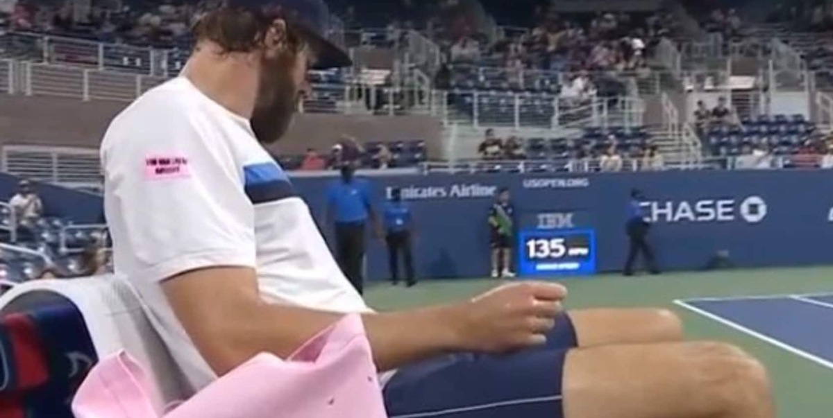 Us Open, il logo è troppo grande: l'assurda multa a Opelka