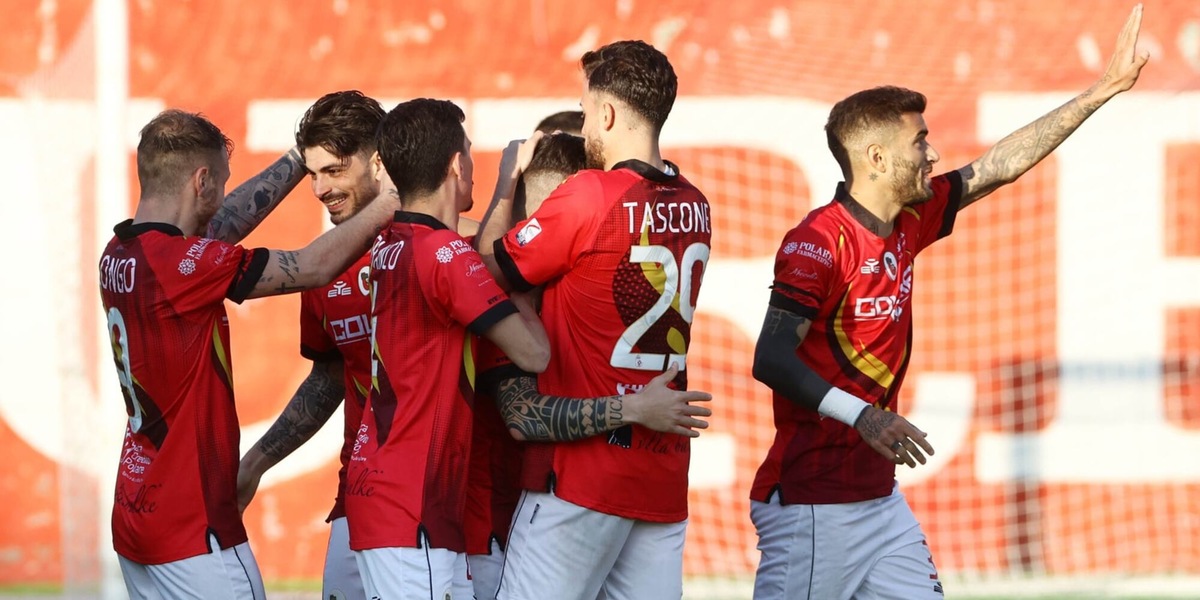 Serie C, colpo Turris a Foggia. Taranto-Palermo 3-1