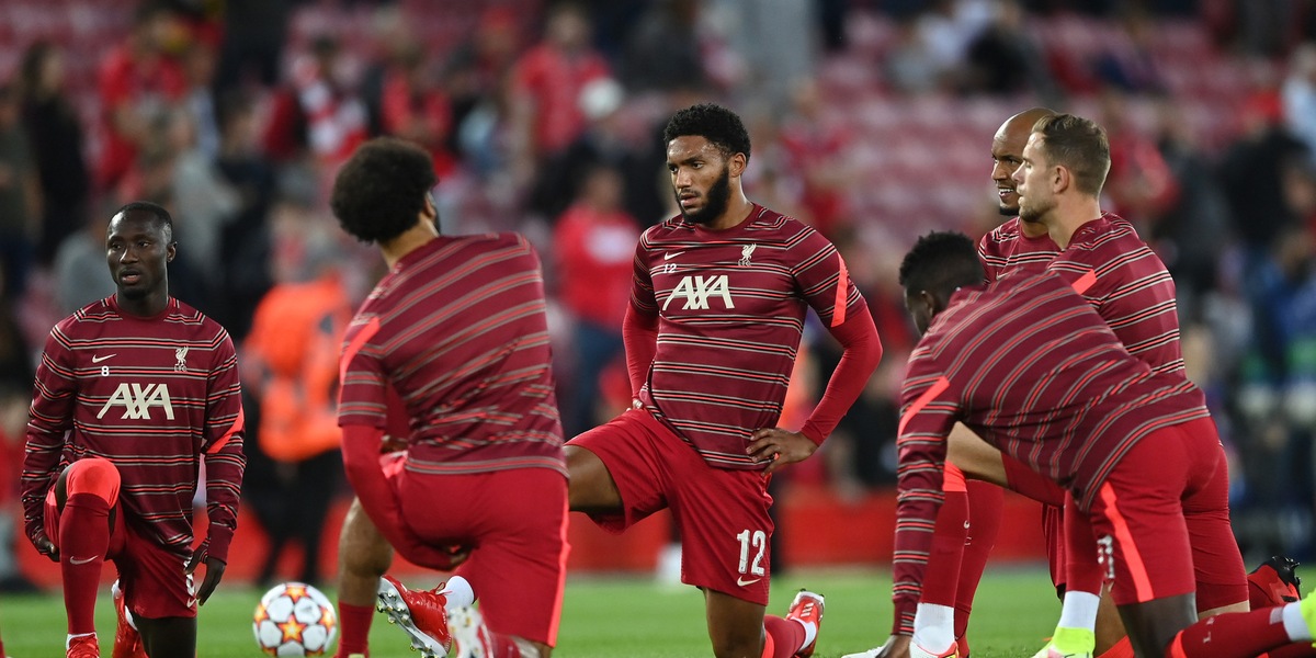 Champions League, Liverpool e Milan si inginocchiano prima della partita