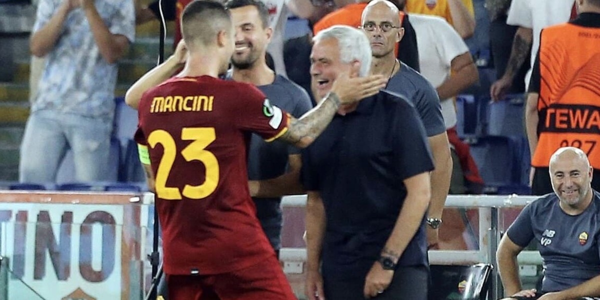 Mourinho e l’abbraccio a Mancini: c’è un retroscena sul suo gol