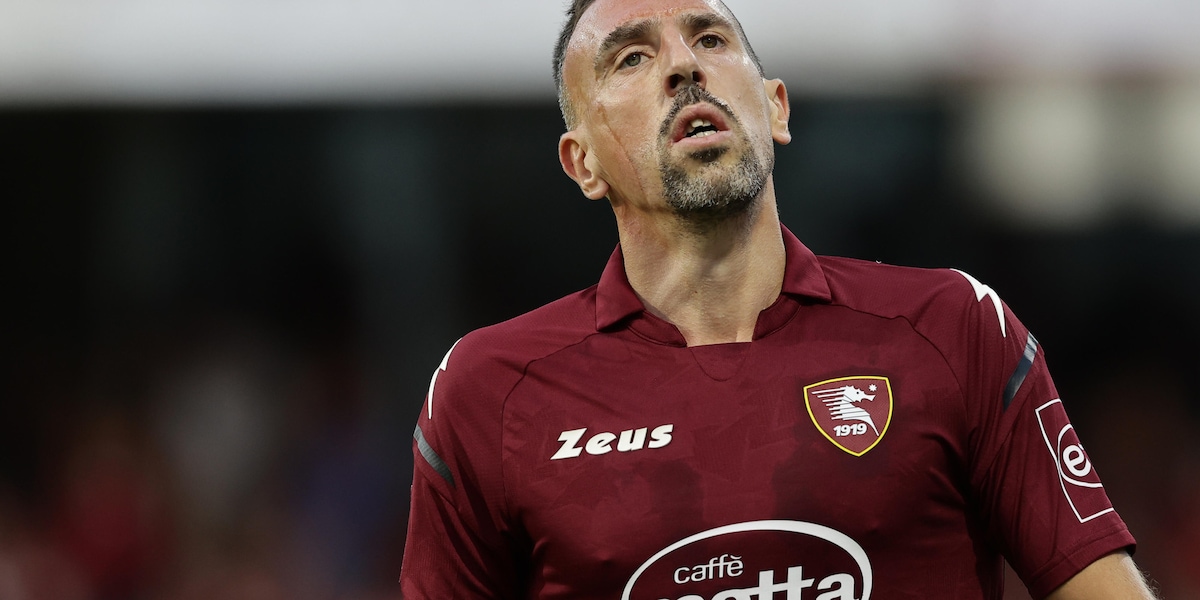 Salernitana, Ribery si ferma in allenamento: trauma alla caviglia