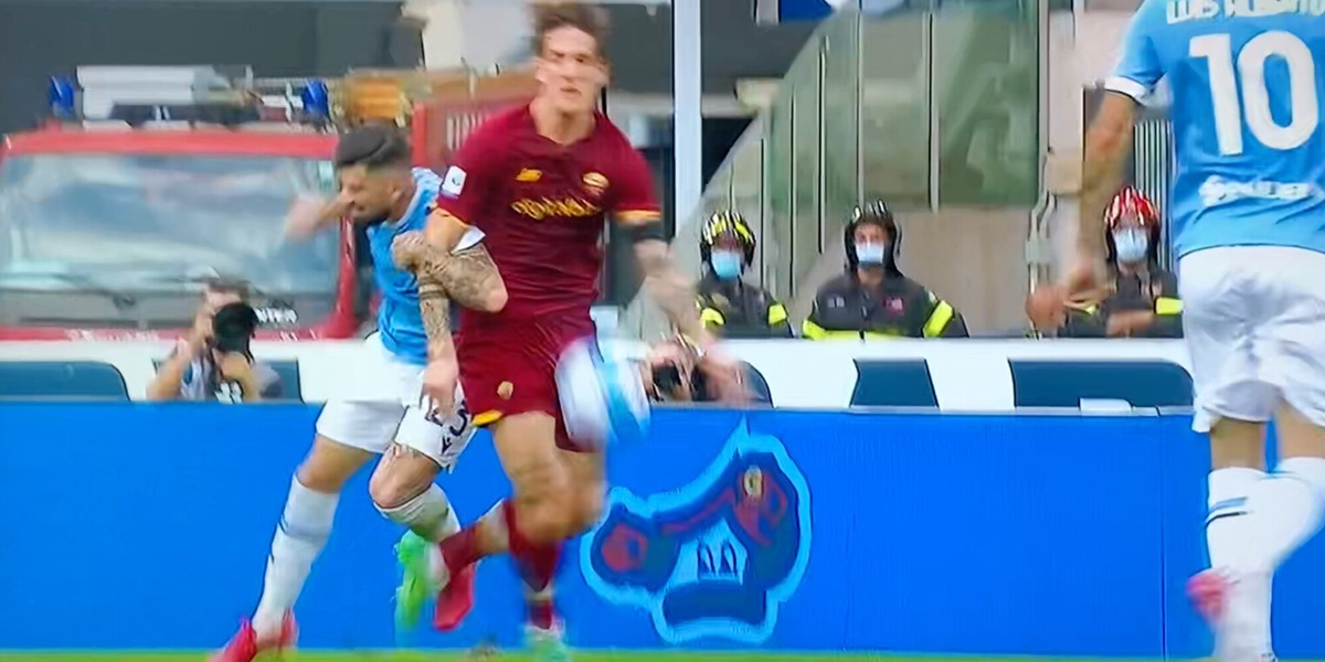 Roma e Mourinho furiosi con l'arbitro: "Era rigore su Zaniolo"