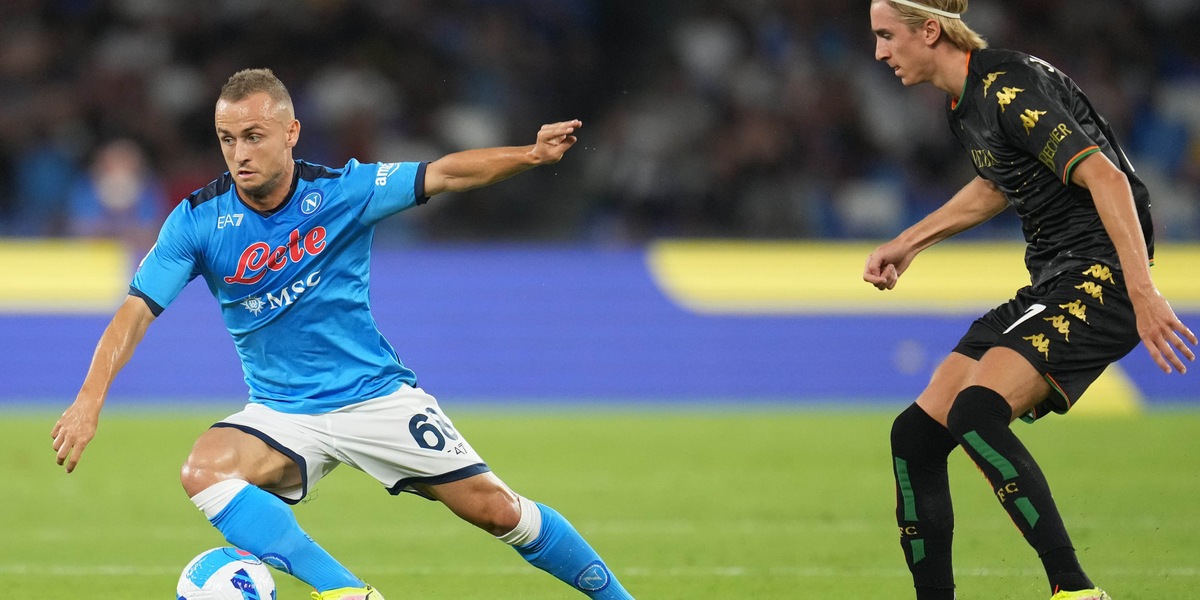 Napoli, terapie e personalizzato in campo per Lobotka