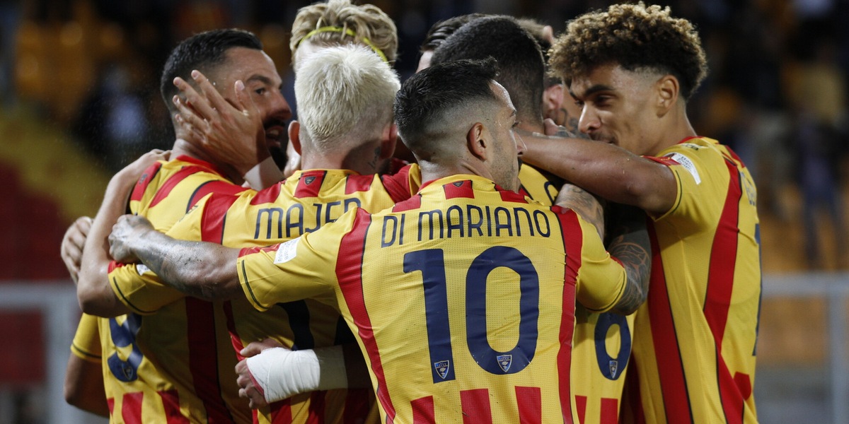 Serie B, Lecce show: quarta vittoria di fila, Monza schiantato 3-0