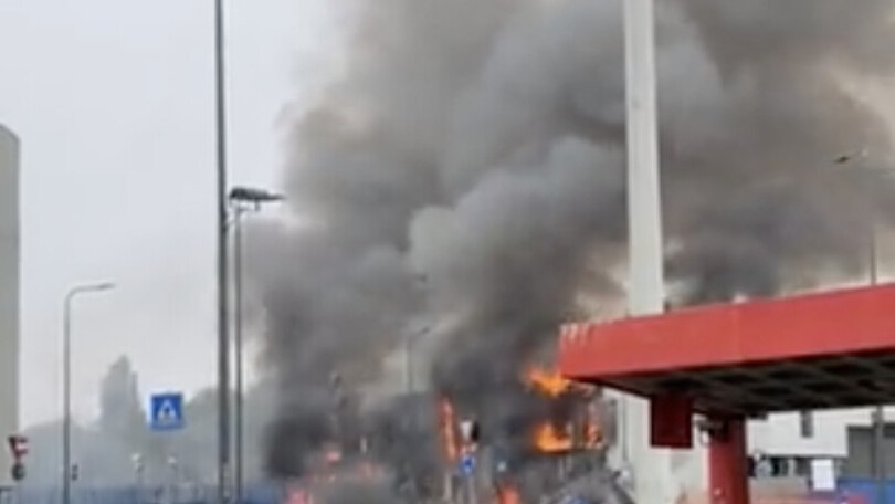 Aereo precipita a Milano: otto morti nella tragedia