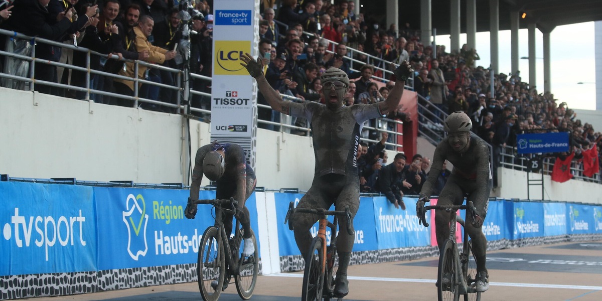 Parigi-Roubaix, trionfo italiano con Colbrelli: non accadeva da 22 anni