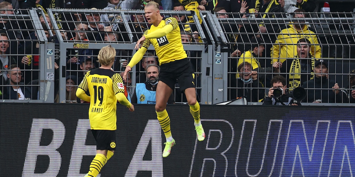 Haaland segna una doppietta e il Dortmund vince, pari del Lipsia