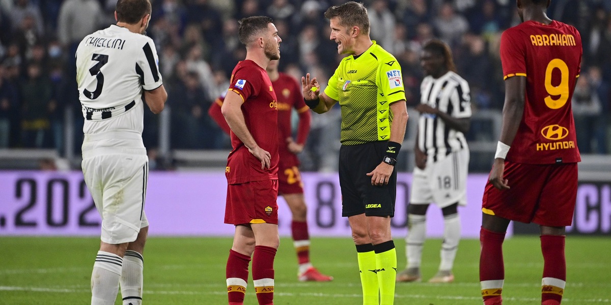 Roma, i tifosi furiosi: “Vergognoso, Orsato non conosce le regole. Ritorna la malafede”