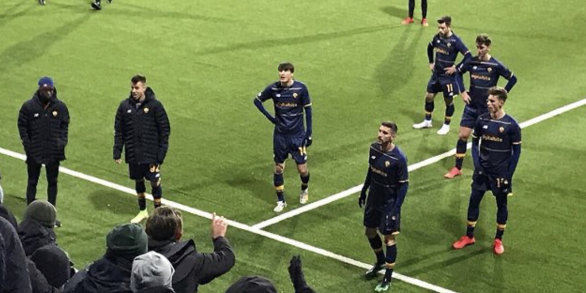 Bodo-Roma, tifosi furiosi. Confronto con la squadra, rifiutata la maglia