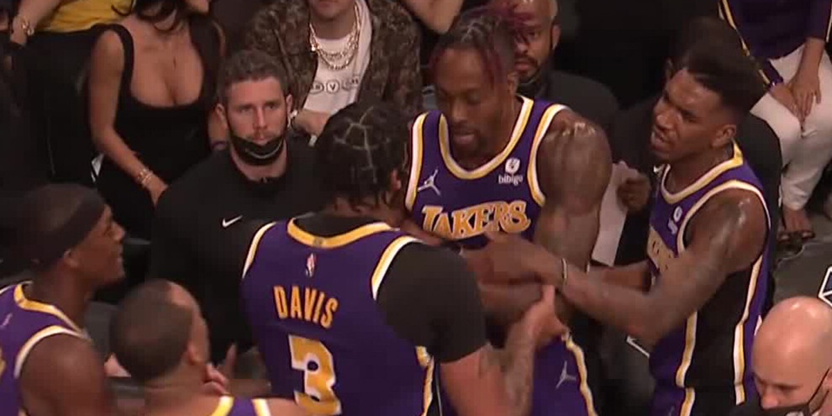 Nba, bufera Lakers: rissa in campo tra Howard e Davis!