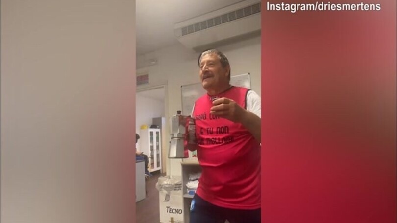 Mertens si diverte con...la Macarena di Tommy Starace!