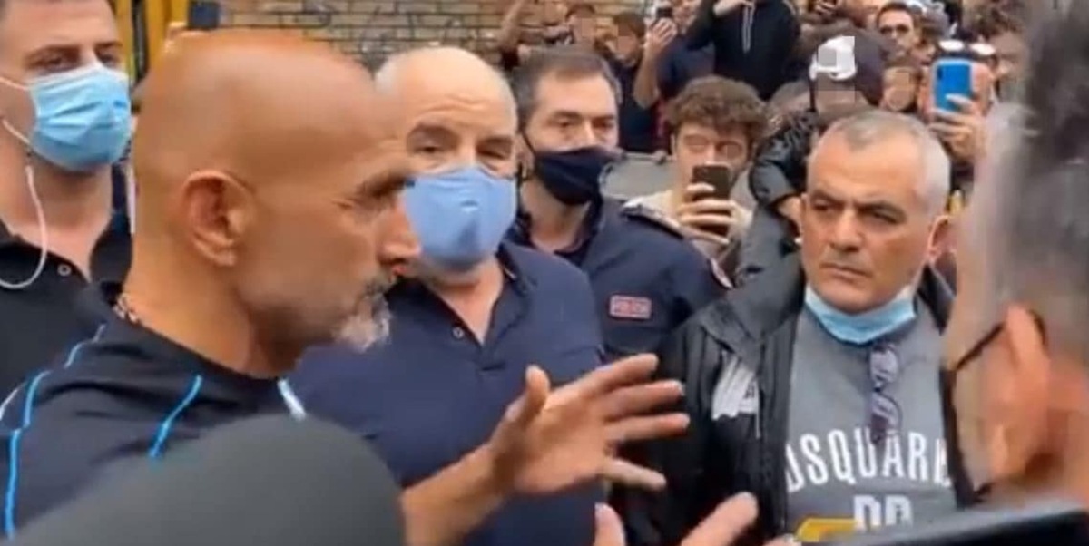 Napoli, il discorso di Spalletti ai tifosi prima della partenza per Roma: video