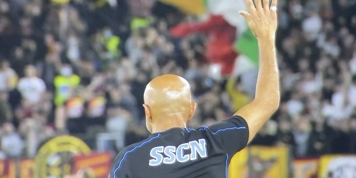 Roma, cori della Curva Sud: Spalletti risponde con un gesto