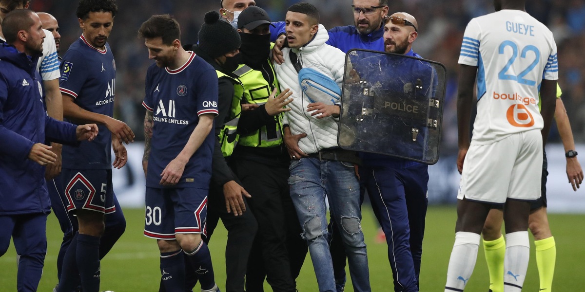 Clamoroso a Marsiglia: contropiede di Messi fermato da un tifoso