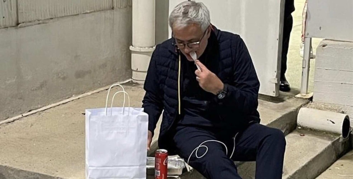Mourinho, cena al volo post Cagliari. Ed esalta Felix: "Un ragazzo in più"