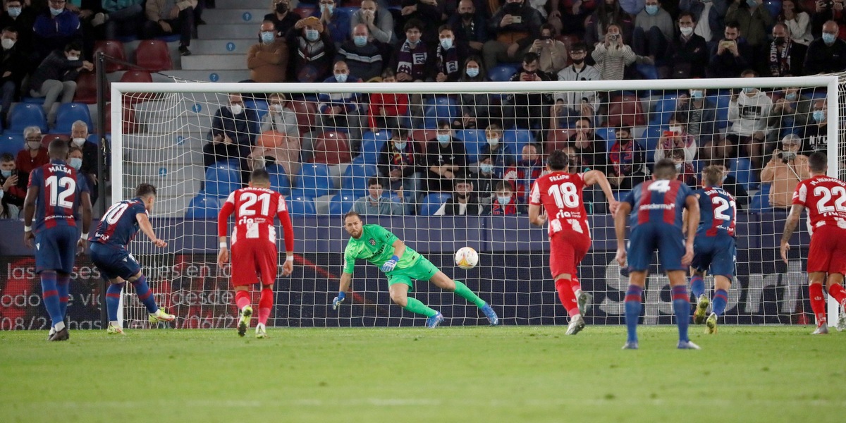 Liga, l'Atletico Madrid frena con il Levante. Real Sociedad in vetta