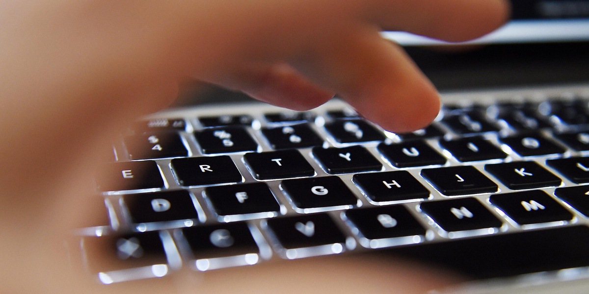 Attacco hacker all'FBI: inviate 100.000 comunicazioni false