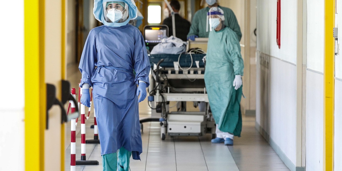 Covid in Austria: caos in ospedale, "morti parcheggiati nei corridoi"